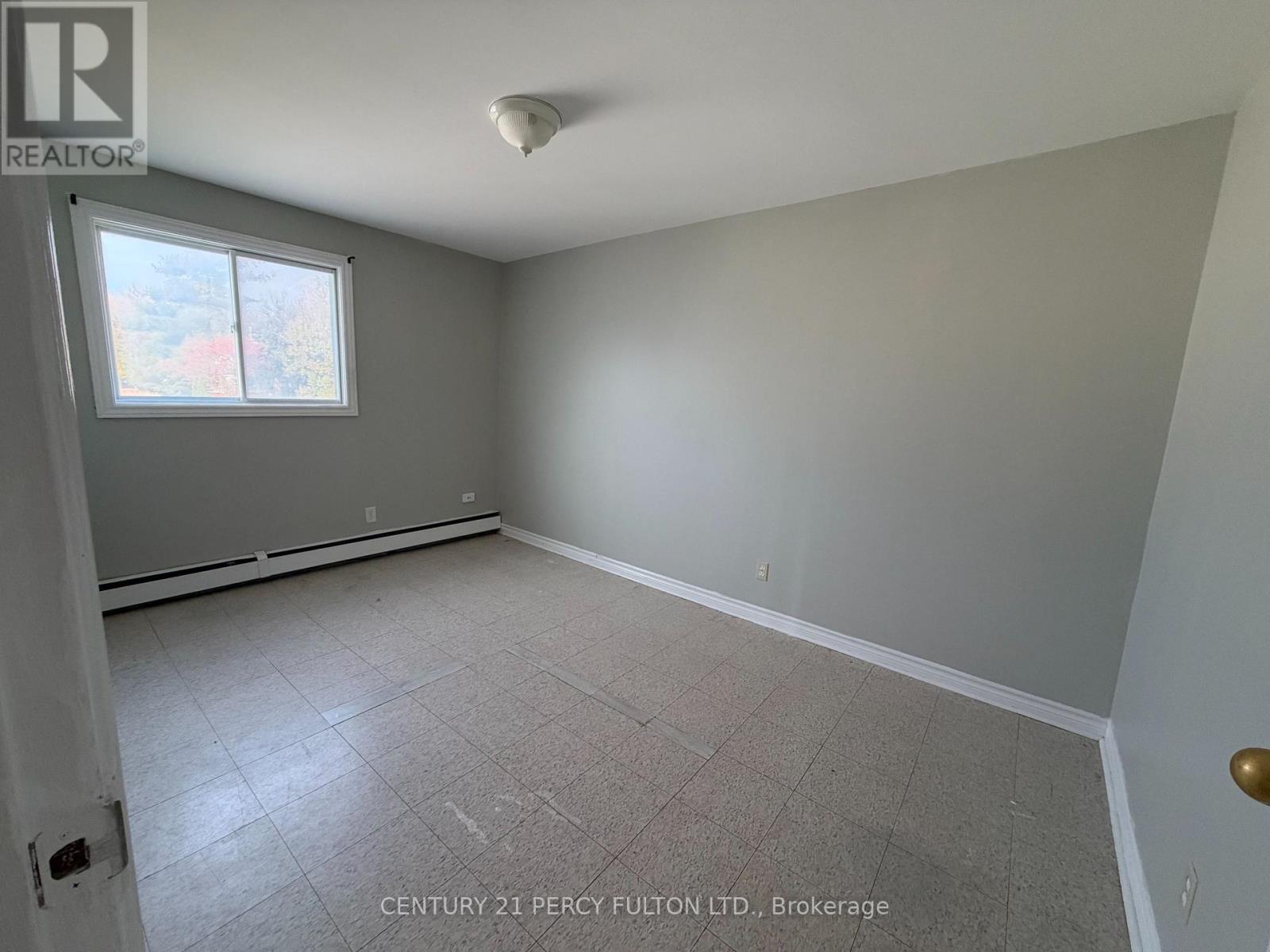 86 Brock Street East, Oshawa, ON photo 14