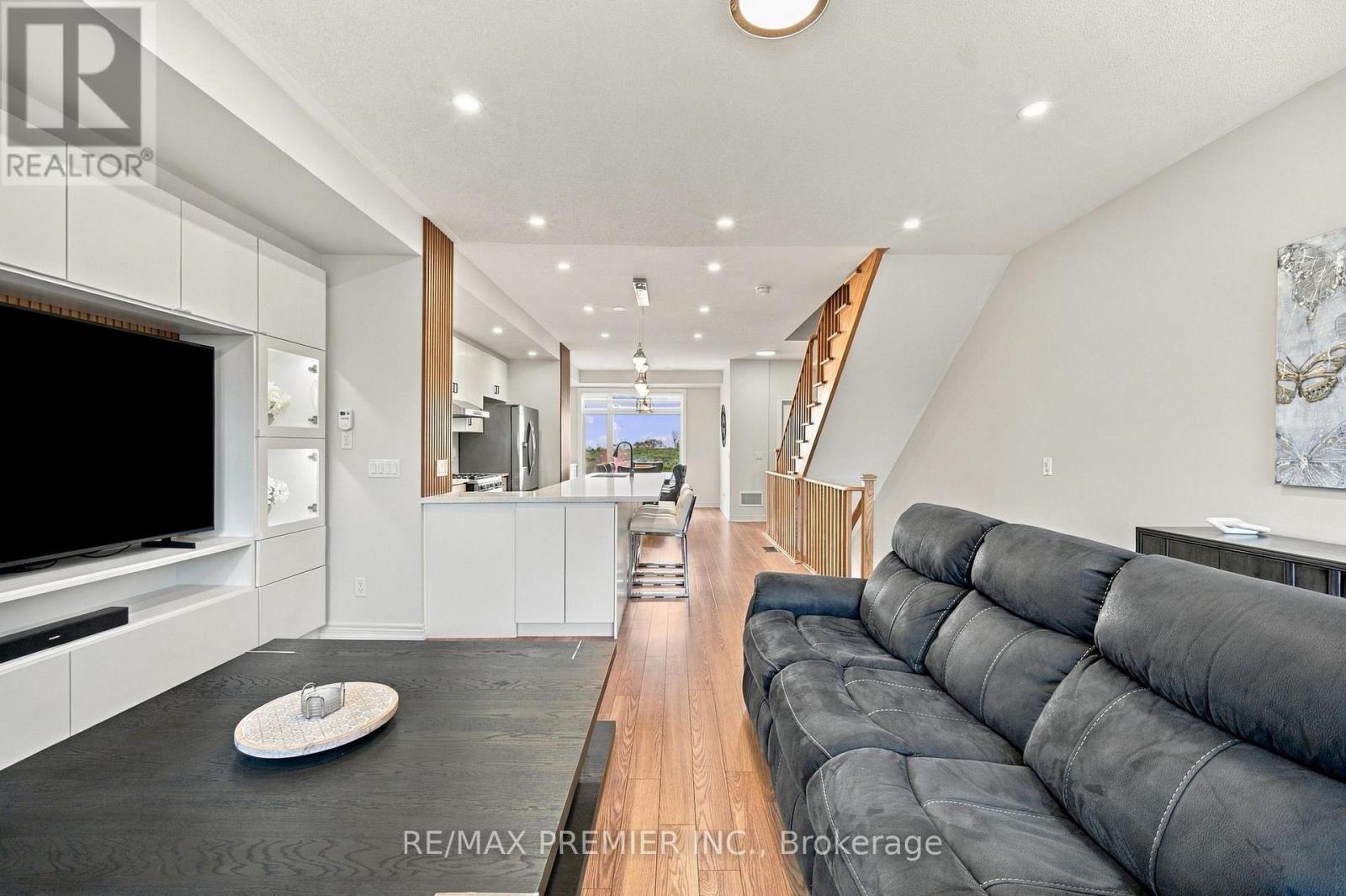 12 BUSATO DRIVE, Whitchurch-Stouffville (Stouffville) — photo 6