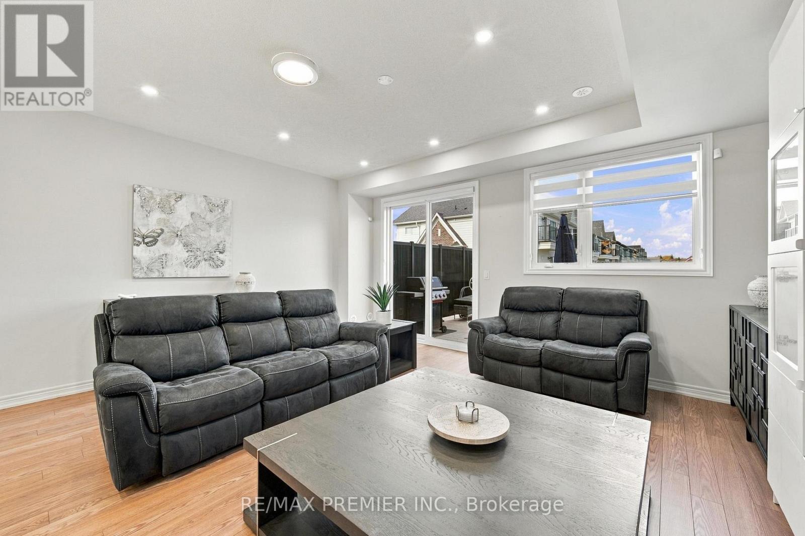 12 BUSATO DRIVE, Whitchurch-Stouffville (Stouffville) — photo 8