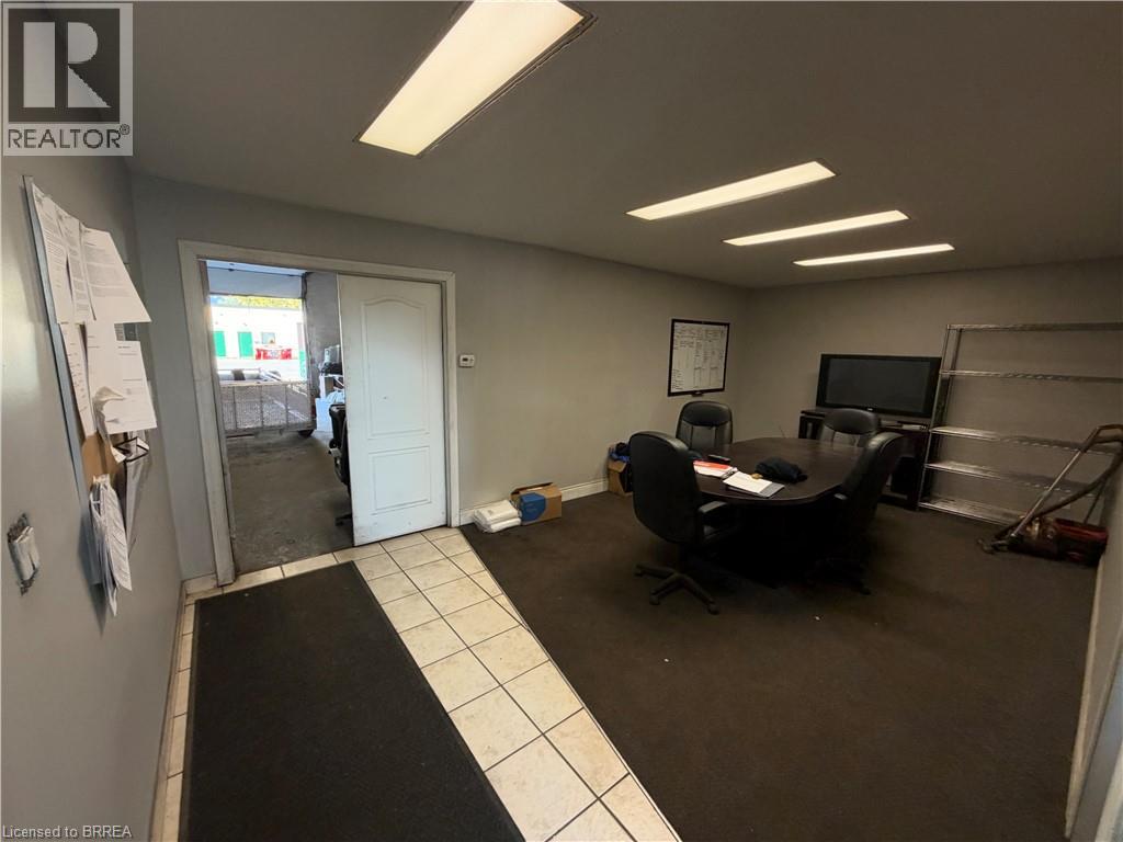 21 KENYON Street Unit# 2, Brantford — photo 4