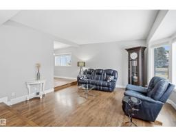 8212 17 AV NW, Edmonton — photo 3