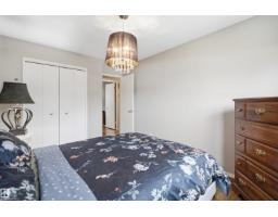 8212 17 AV NW, Edmonton — photo 26