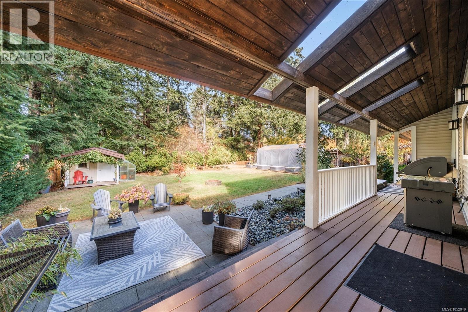 Covered wraparound deck