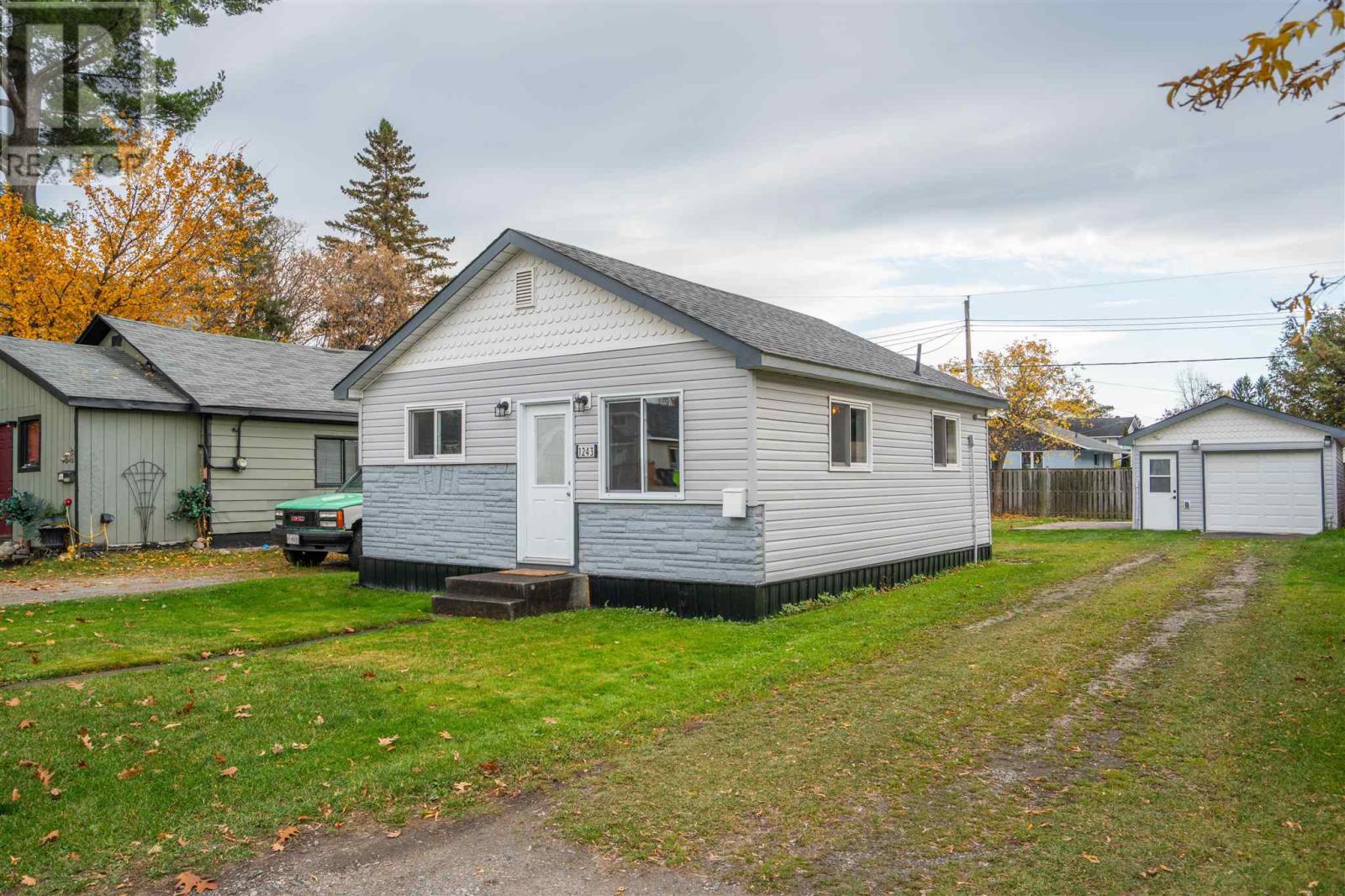1243 Wellington E, Sault Ste. Marie — photo 2