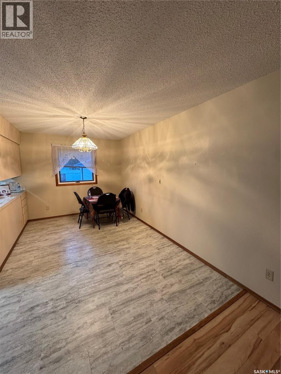 230 Harvey BAY, Weyburn — photo 11
