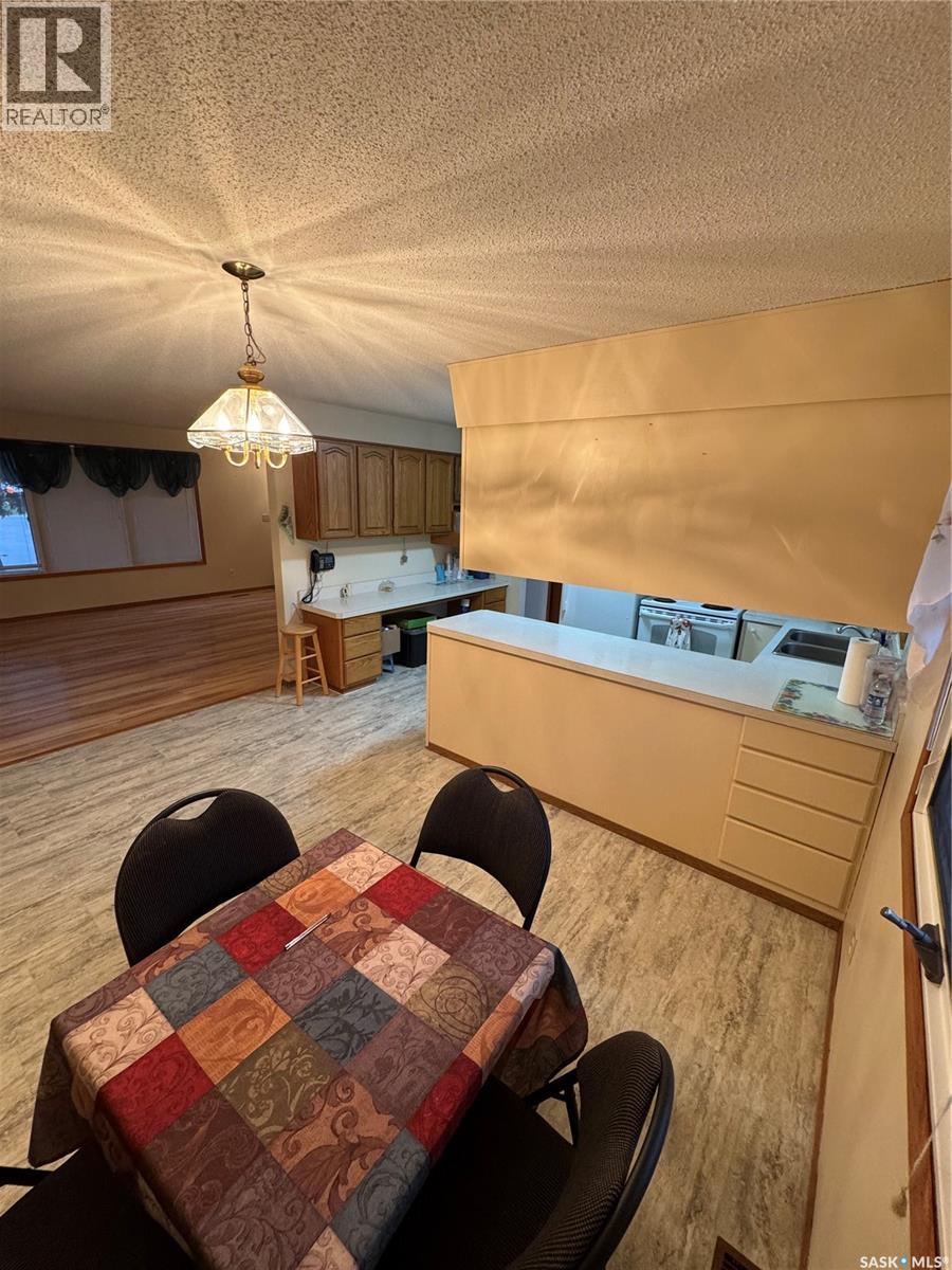 230 Harvey BAY, Weyburn — photo 12