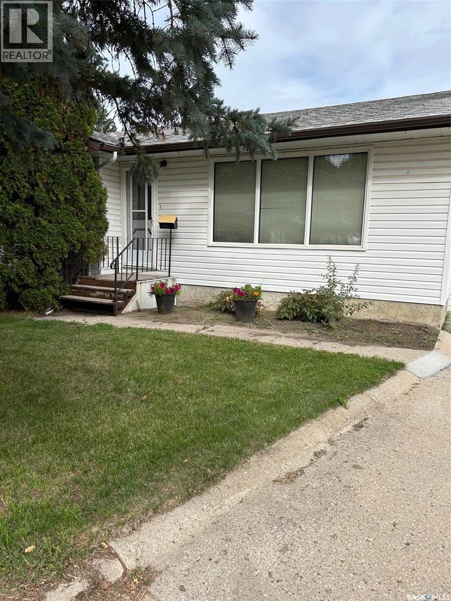 230 Harvey BAY, Weyburn — photo 3