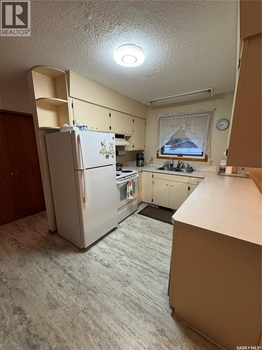 230 Harvey BAY, Weyburn — photo 7
