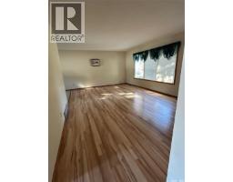 230 Harvey BAY, Weyburn — photo 17