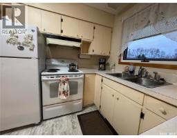 230 Harvey BAY, Weyburn — photo 8