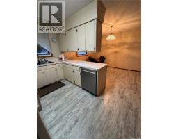 230 Harvey BAY, Weyburn — photo 9