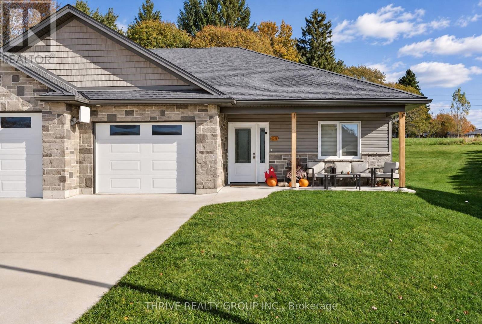 43 JOHNSTON CRESCENT, North Huron (East Wawanosh) — photo 3