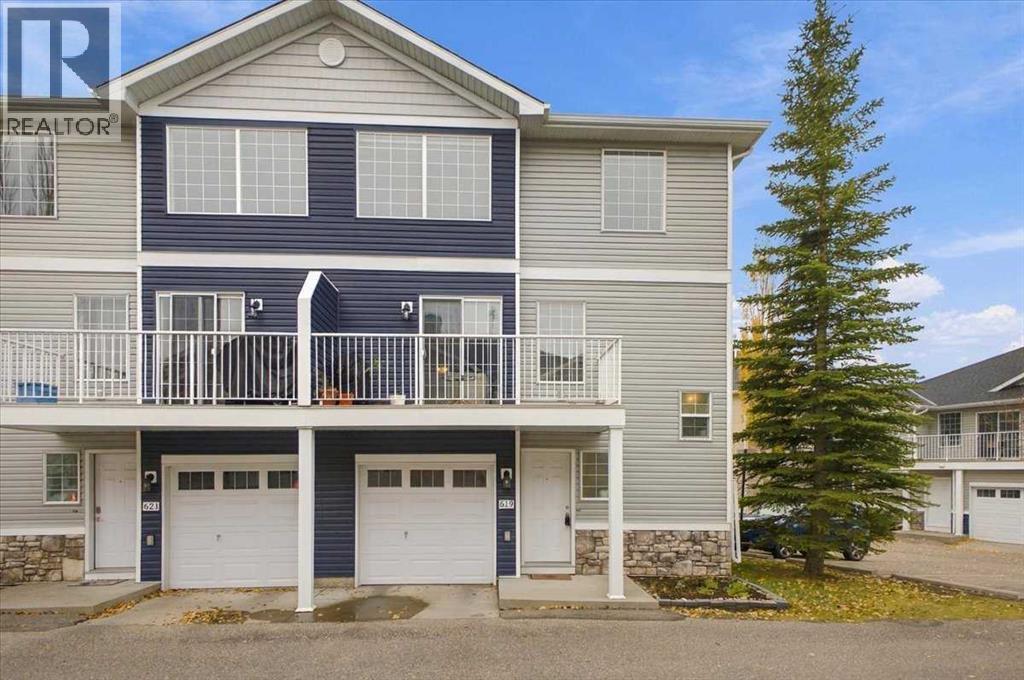 619 Country Village Cape NE, Calgary, Alberta, T3K6E1