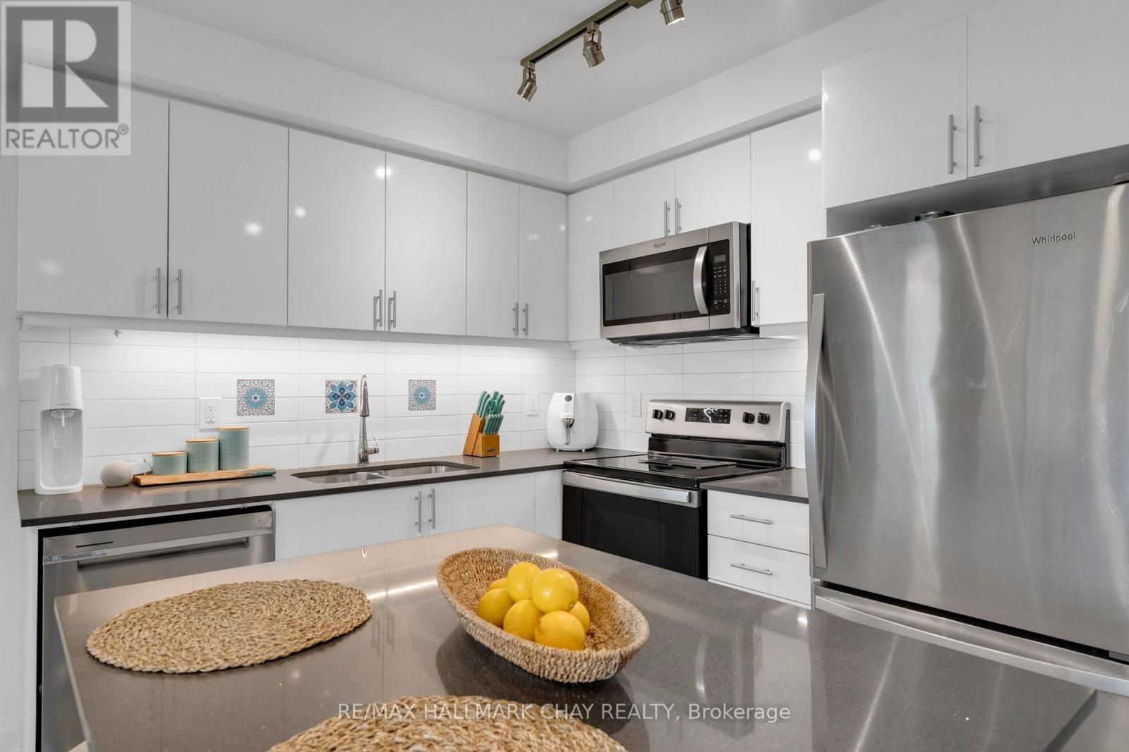 310 - 58 LAKESIDE TERRACE, Barrie (Little Lake) — photo 4