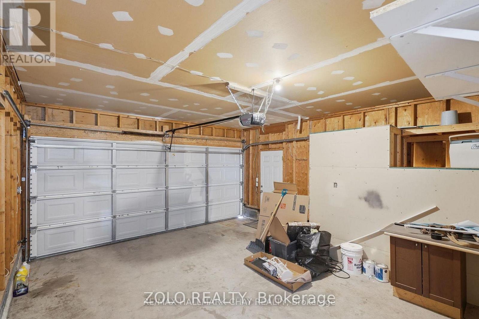 Main-109 Sovereigns Gate, Barrie photo 19