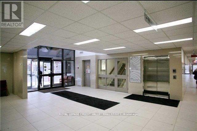 B109 - 164 QUEEN STREET E, Brampton (Downtown Brampton) — photo 3