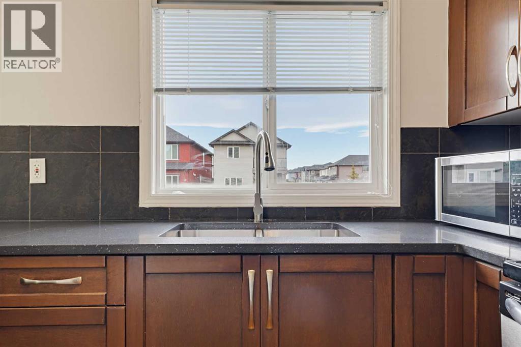8395 Saddlebrook Drive NE, photo 9 of 39