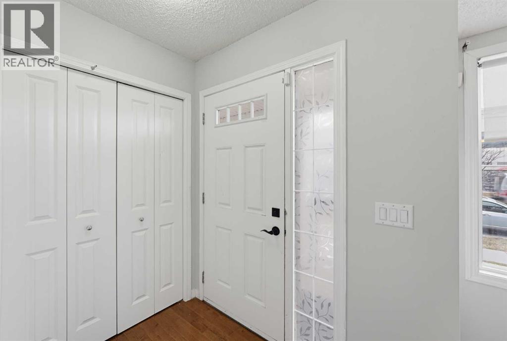 8395 Saddlebrook Drive NE, photo 4 of 39