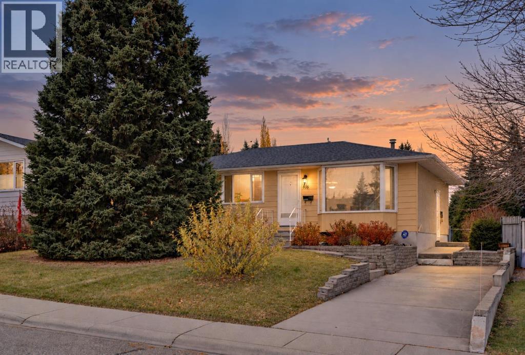 616 Hunts Crescent NW, Calgary