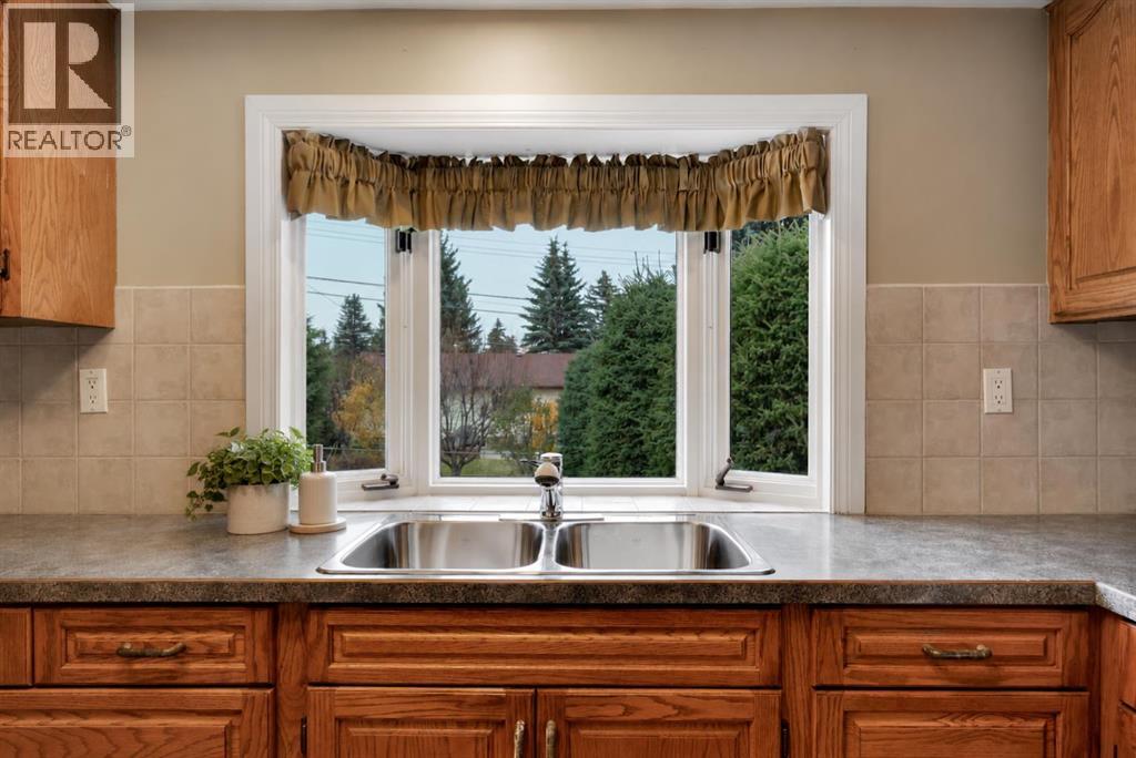 616 Hunts Crescent NW, Calgary — photo 11
