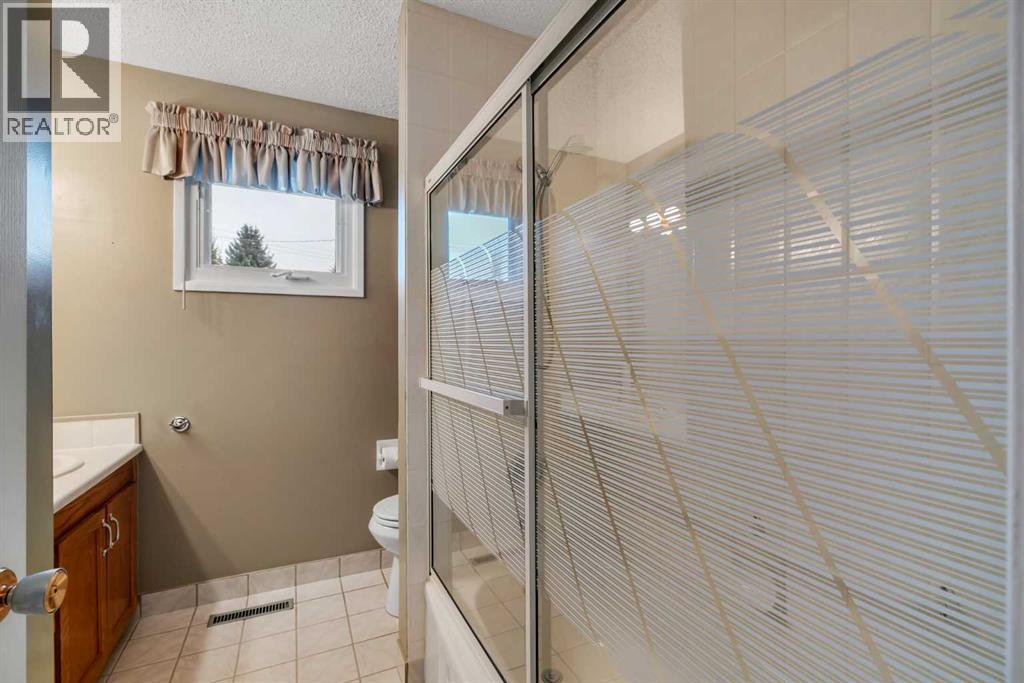 616 Hunts Crescent NW, Calgary — photo 15