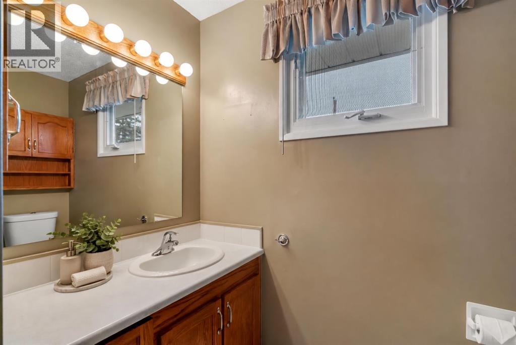 616 Hunts Crescent NW, Calgary — photo 16