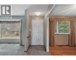 616 Hunts Crescent NW, Calgary — photo 3