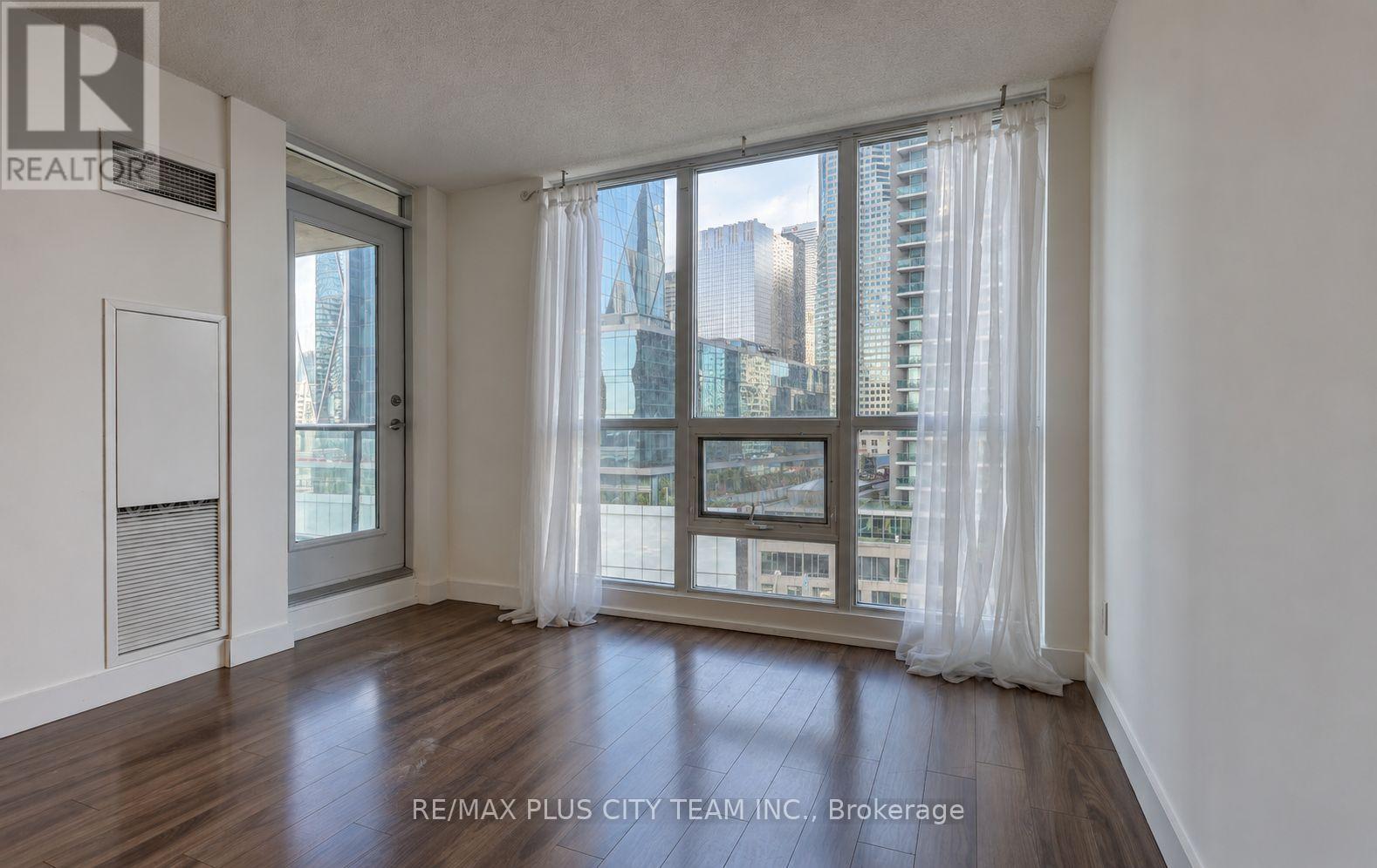 1004 - 16 YONGE STREET, Toronto (Waterfront Communities) — photo 2