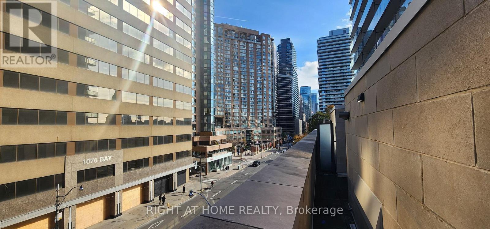 1082 BAY STREET - 29