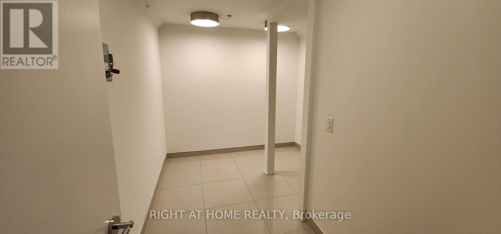 1082 BAY STREET - 32