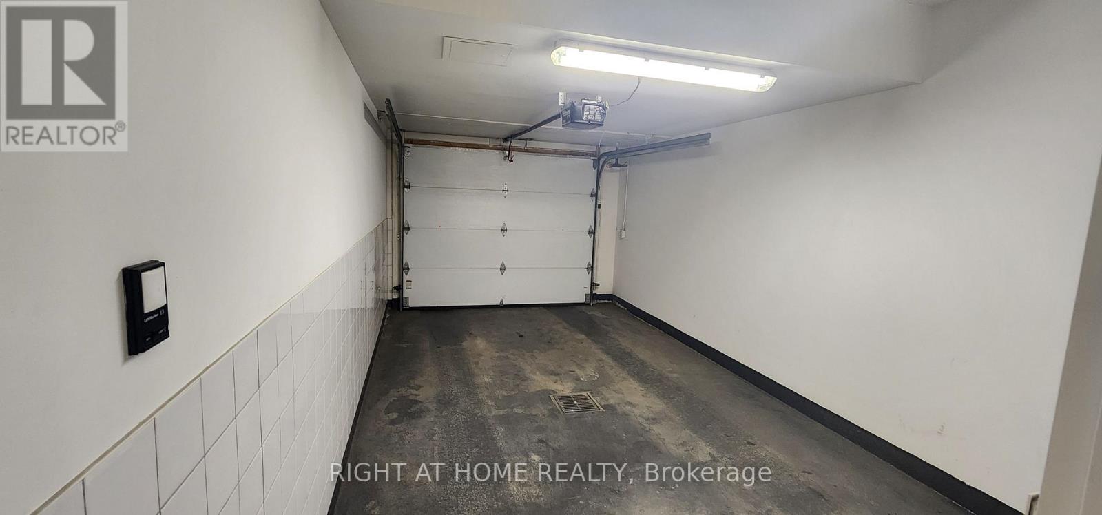 1082 BAY STREET - 36