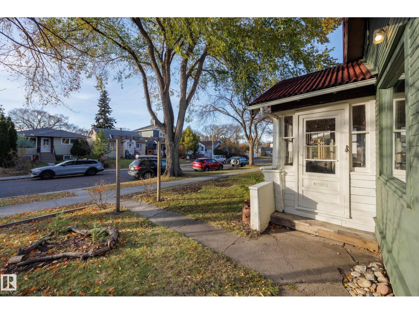 11933 63 Street NW, photo 3