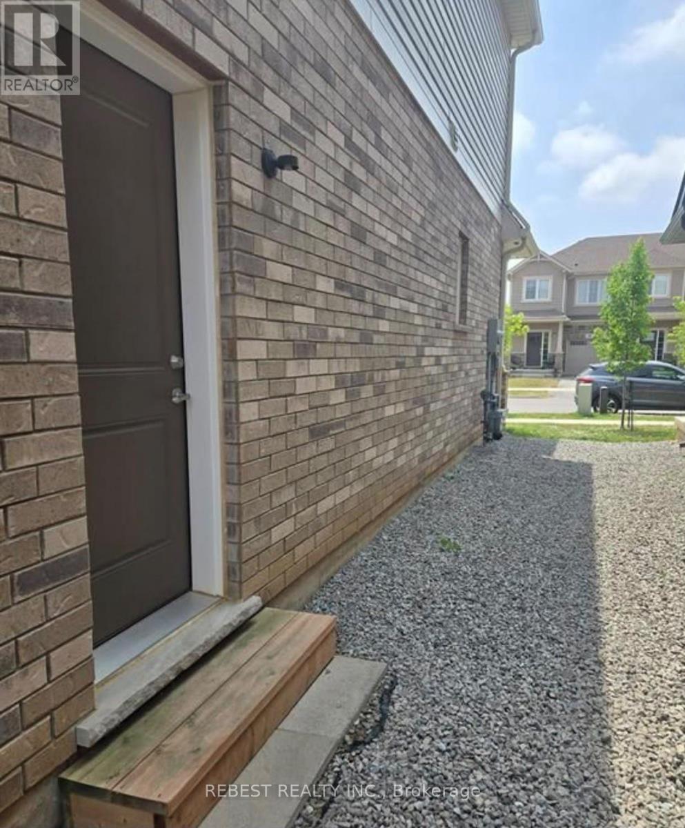 49 LYMBURNER STREET, Pelham (Fonthill) — photo 2