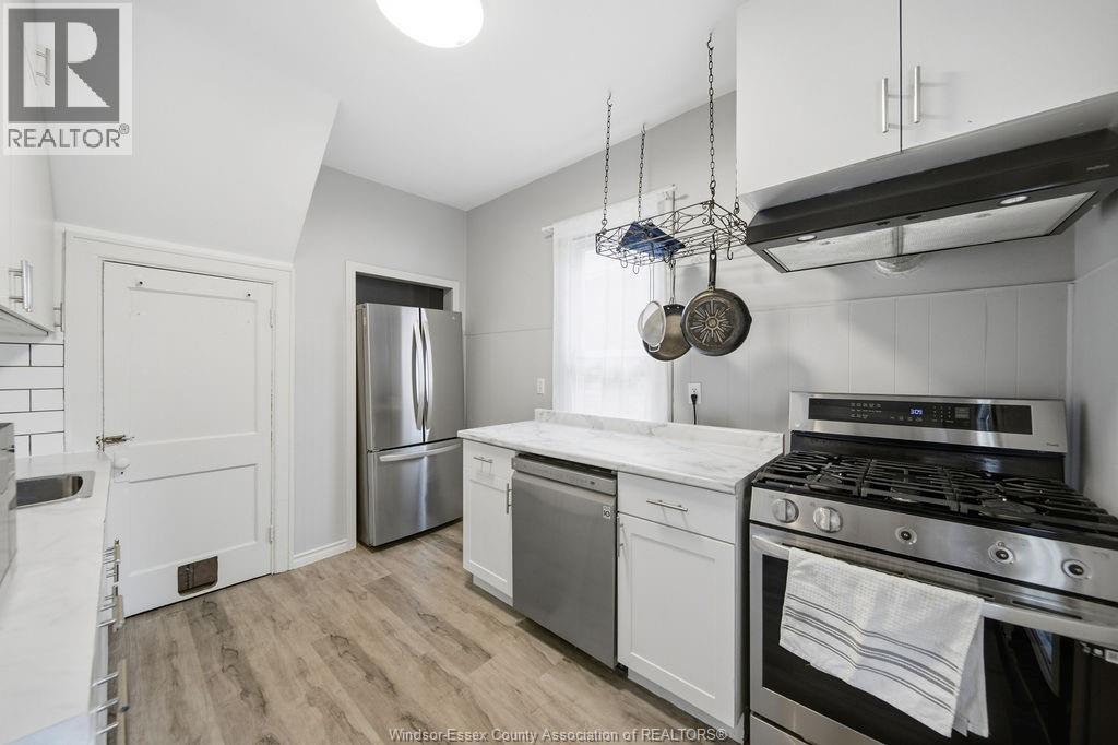 1046 LINCOLN - 16