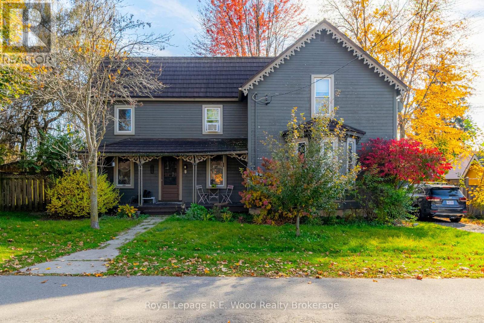 9 North Court Street W, photo 1 of 43