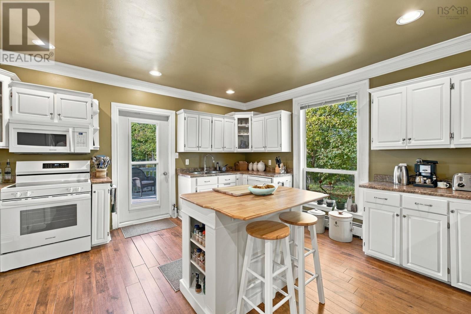 607 St George Street, photo 12