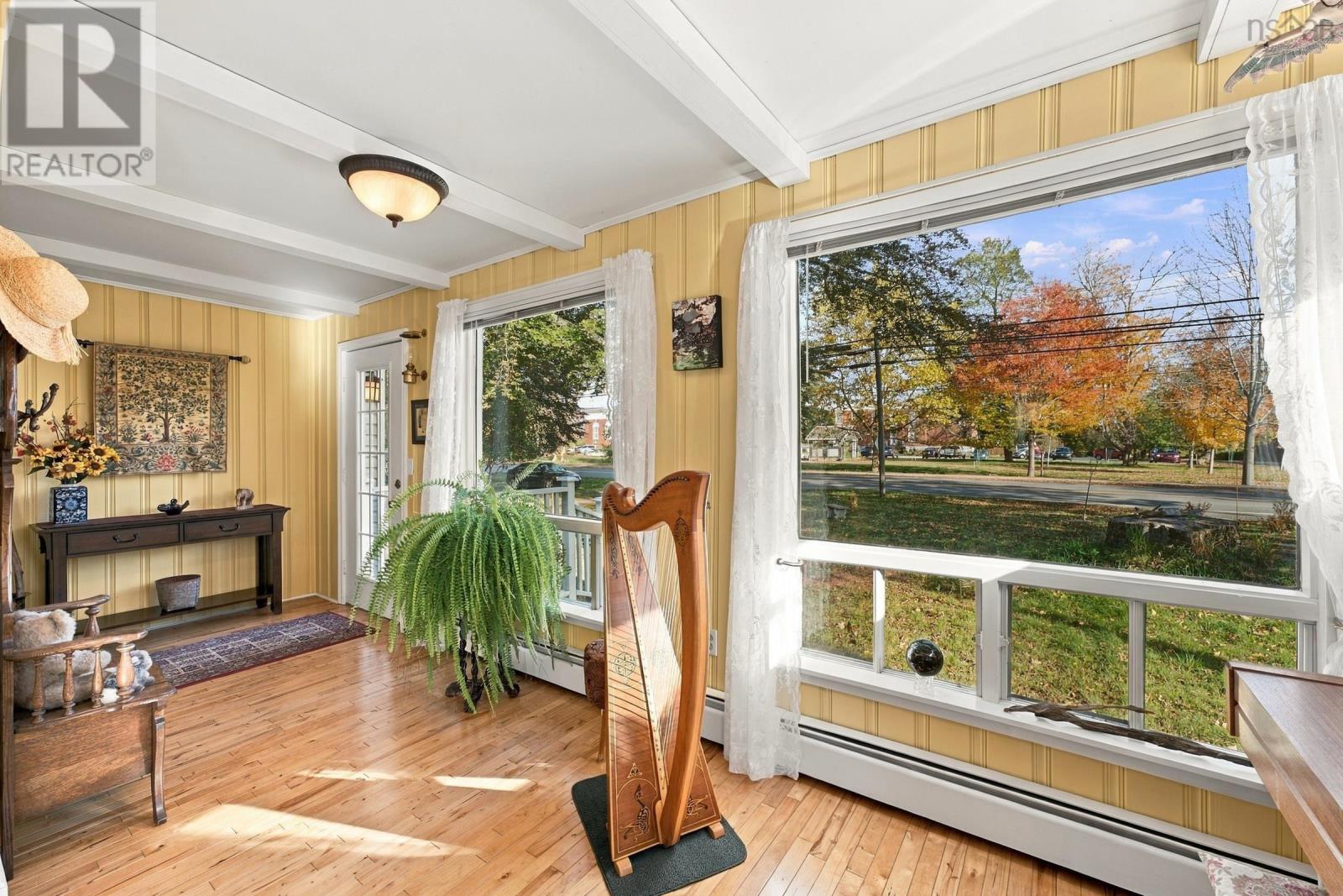 607 St George Street, photo 14