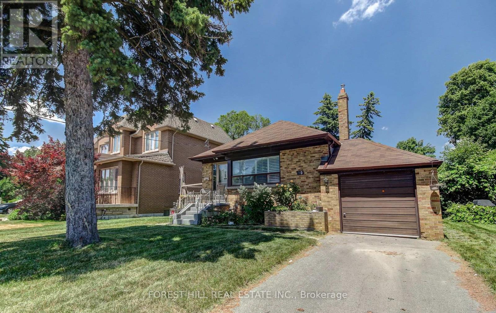 LOWER - 32 LAURELCREST AVENUE, Toronto (Clanton Park)