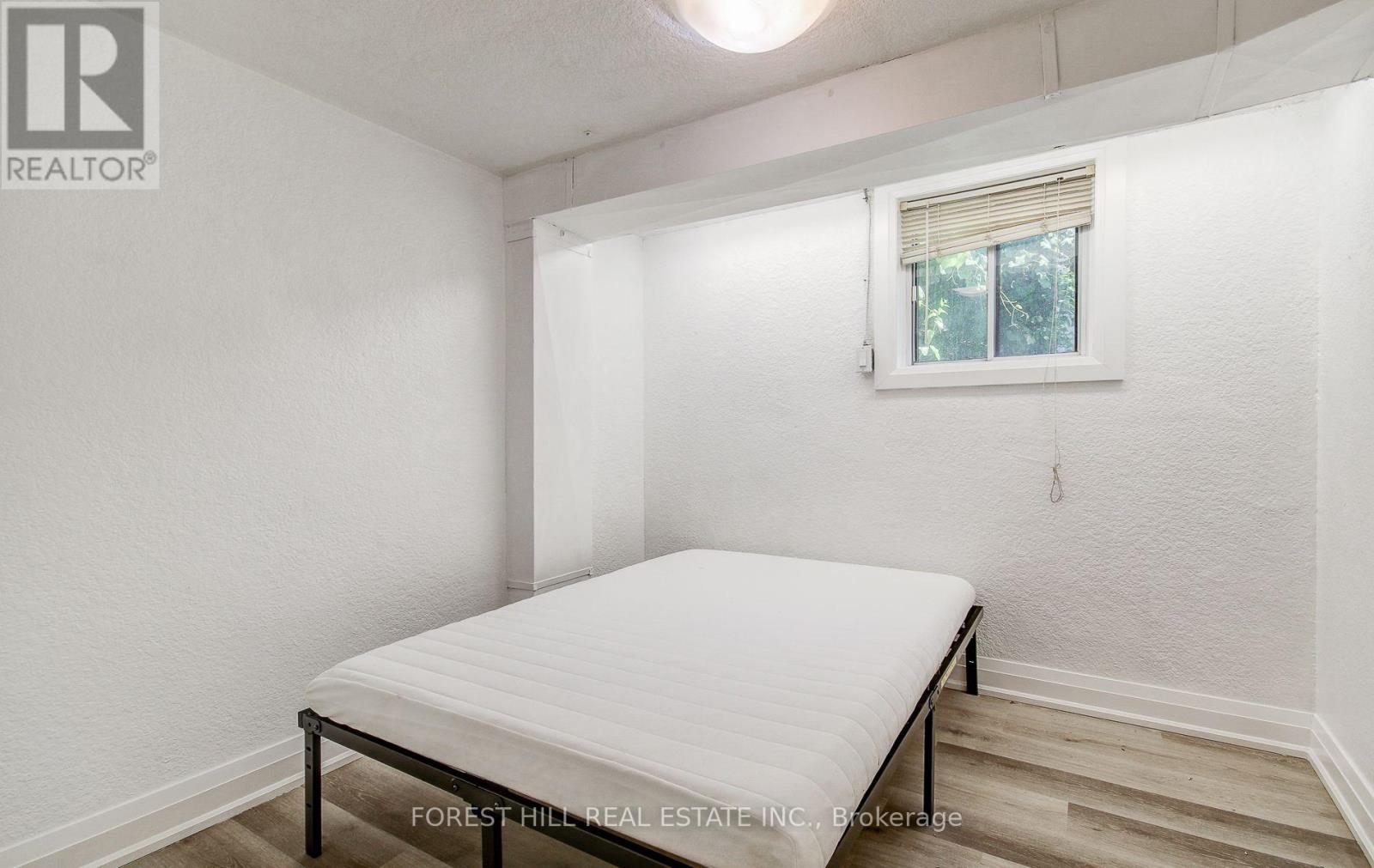 LOWER - 32 LAURELCREST AVENUE, Toronto (Clanton Park) — photo 10