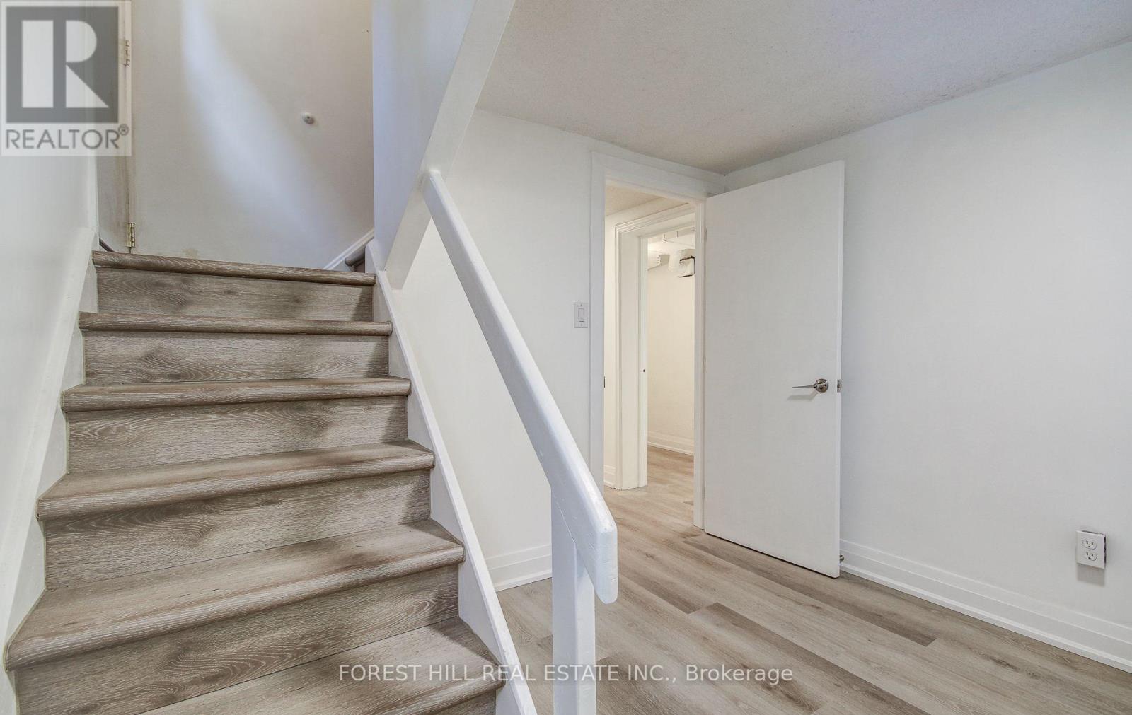 LOWER - 32 LAURELCREST AVENUE, Toronto (Clanton Park) — photo 3