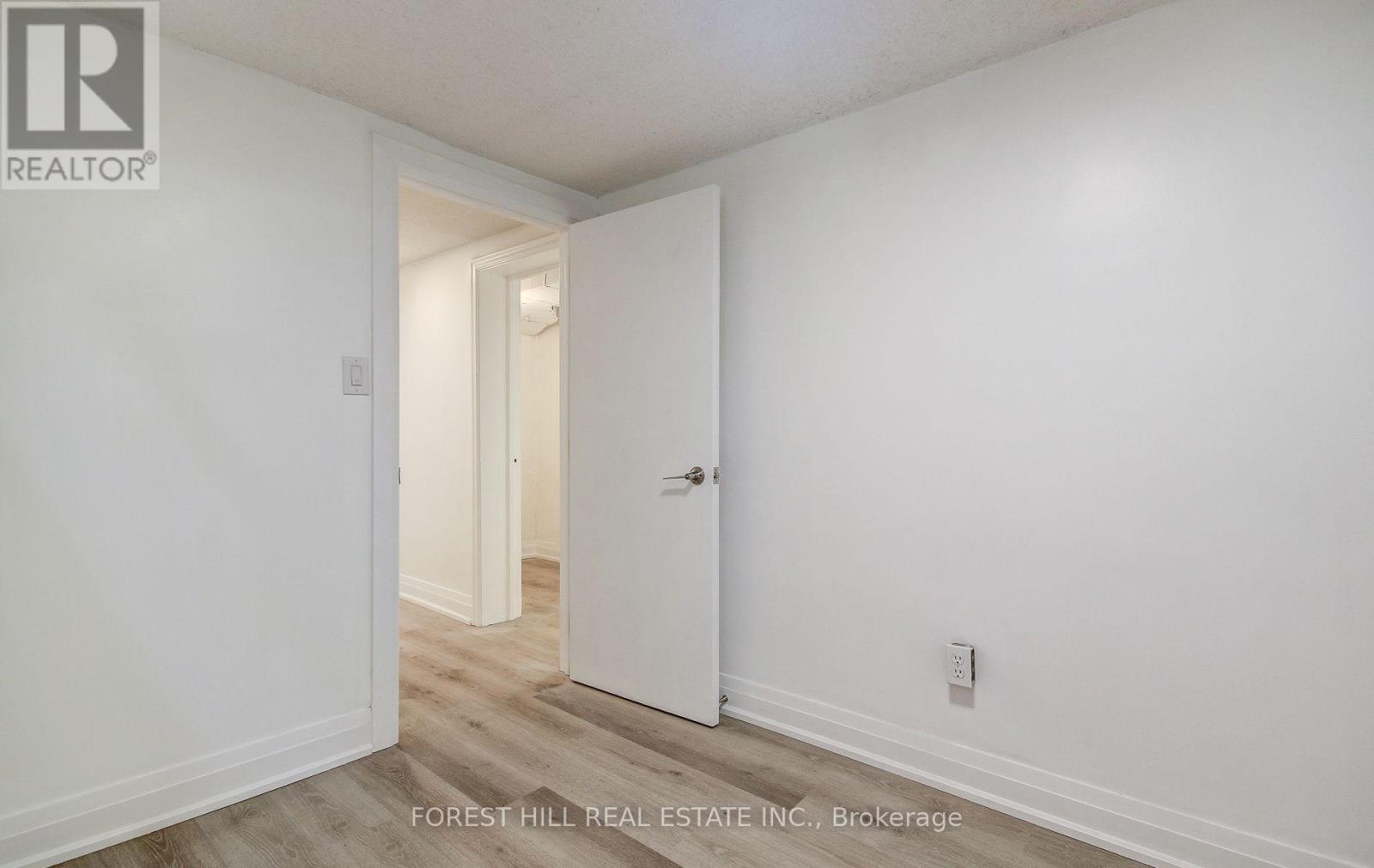 LOWER - 32 LAURELCREST AVENUE, Toronto (Clanton Park) — photo 4