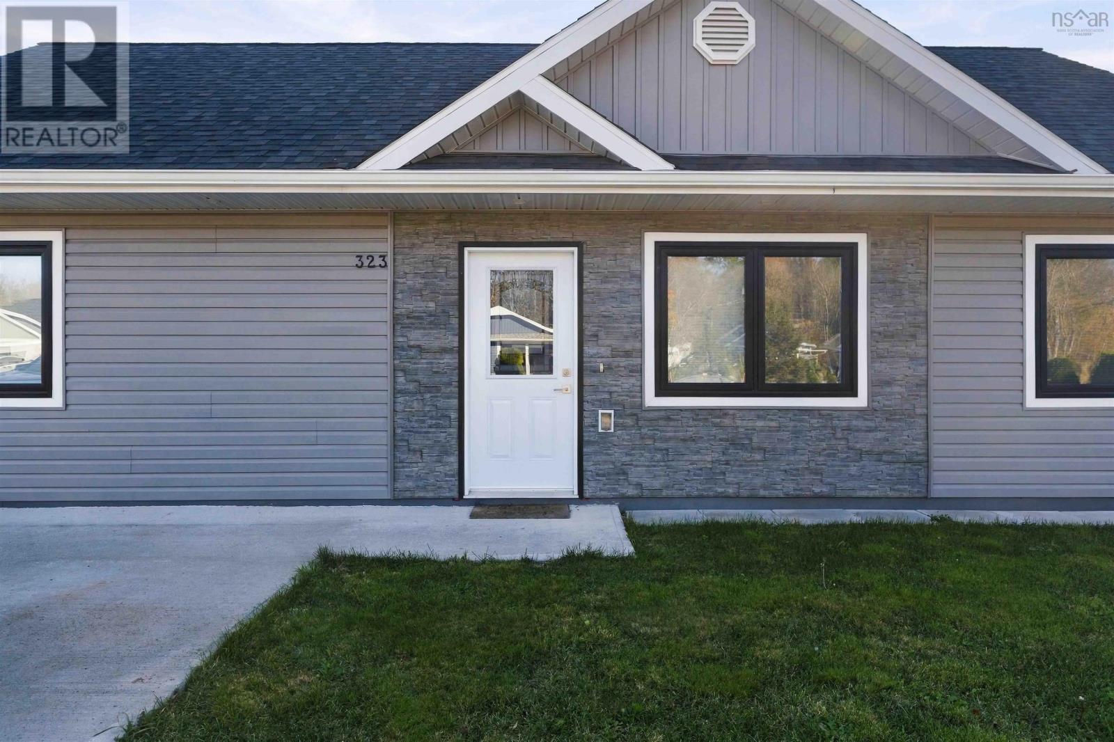 323 Nichols Avenue, photo 3