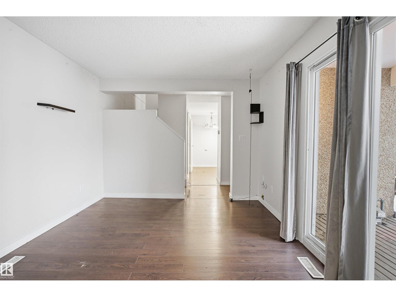 Property photograph 8 for MLS E4514860