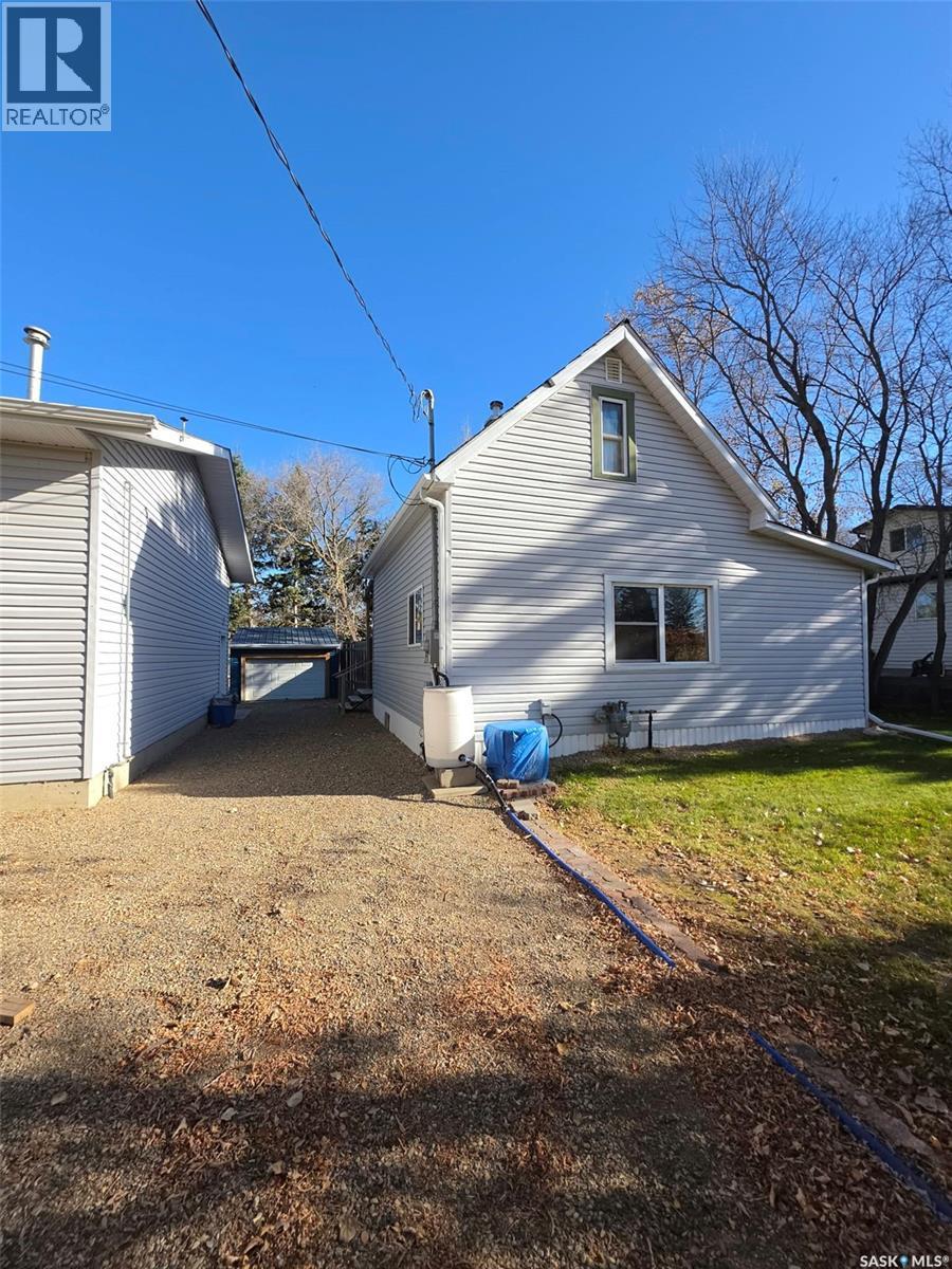 233 Ancona STREET, Esterhazy