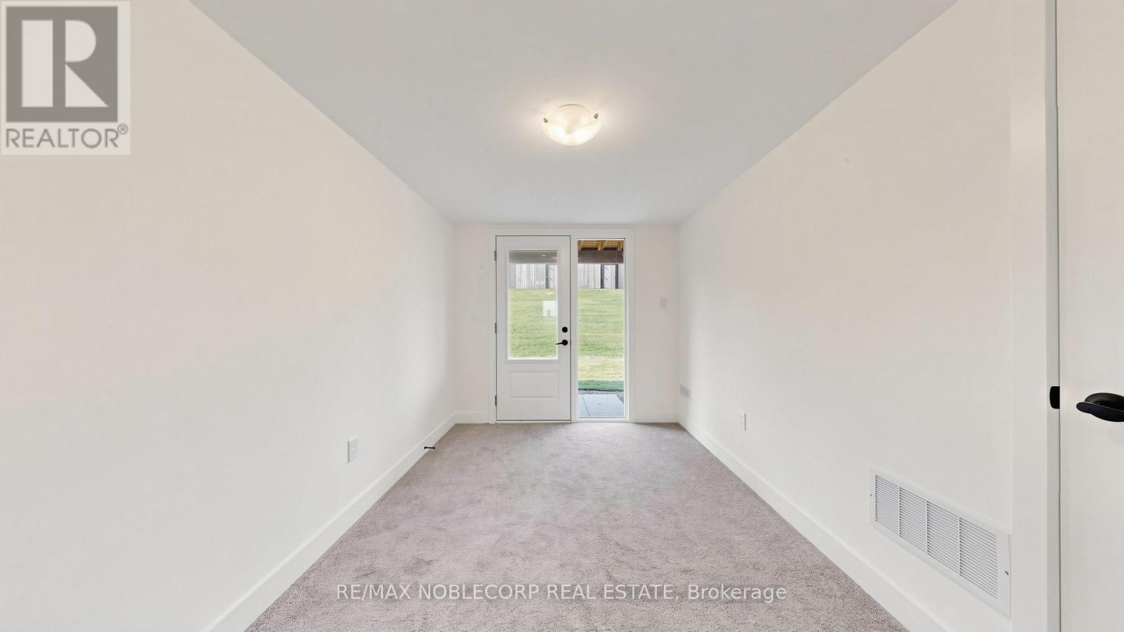 35 Flan Boulevard, Barrie photo 10