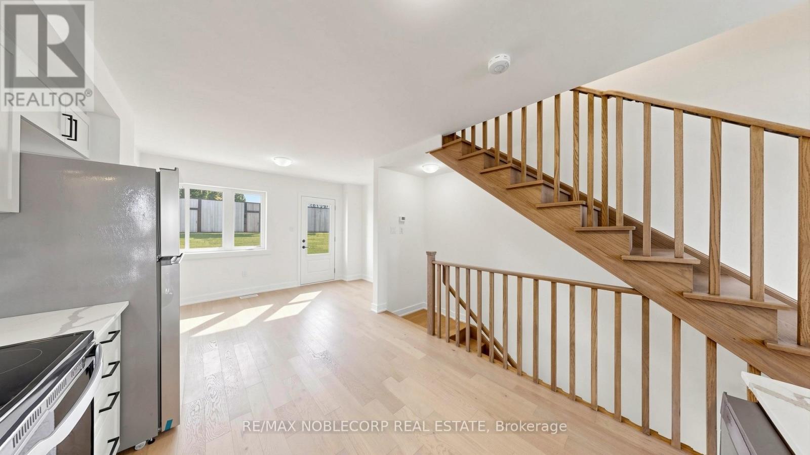 35 Flan Boulevard, Barrie photo 17