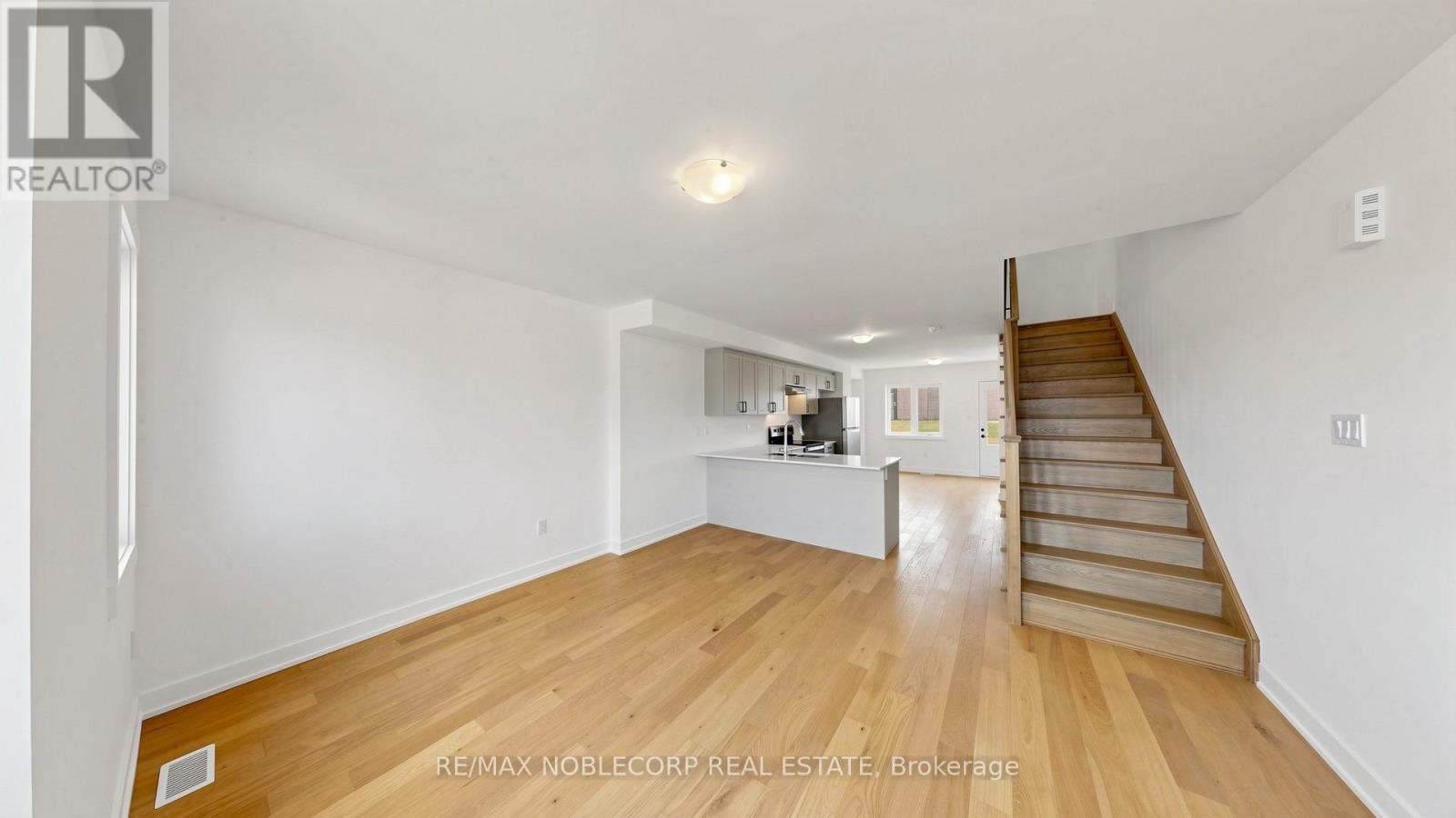 35 Flan Boulevard, Barrie photo 27