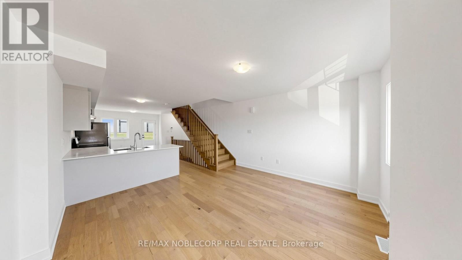 35 Flan Boulevard, Barrie photo 29