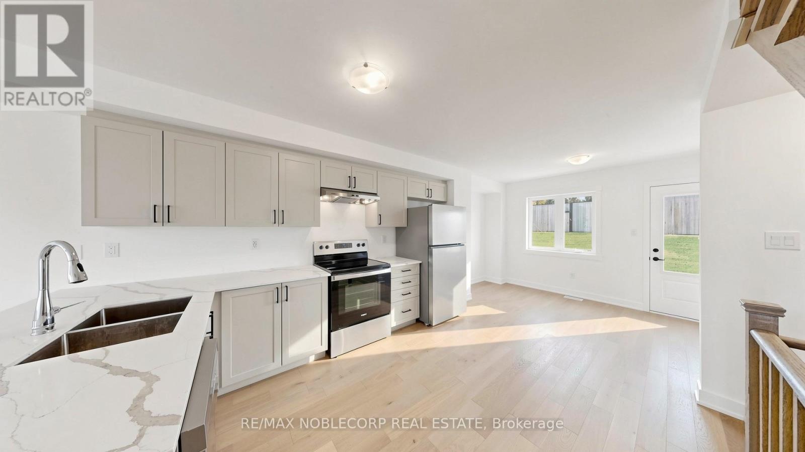 35 Flan Boulevard, Barrie photo 30
