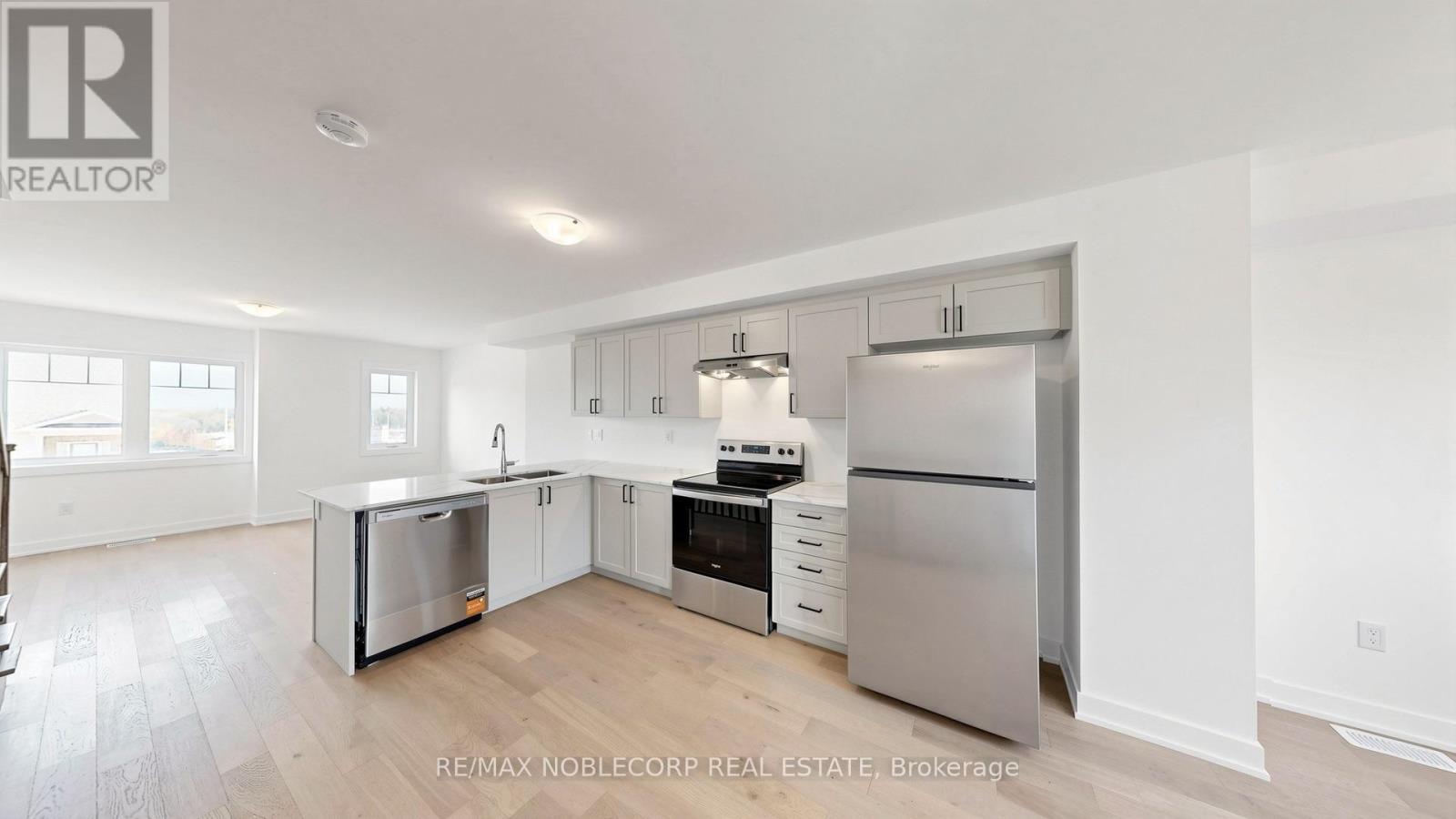 35 Flan Boulevard, Barrie photo 32